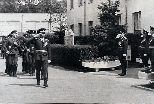 bpp0006.jpg - Все не в ногу, кроме командира (прислано А. Бигоцким)