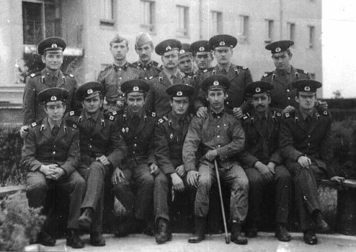 foto0002.jpg - Мы служили 1 год после вузов. Весной 77-го ребята пошли уже на полтора...