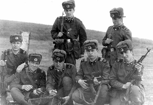 omsv0008.jpg - 2-е отделение ОМСВ после стрельб, весна 77-го