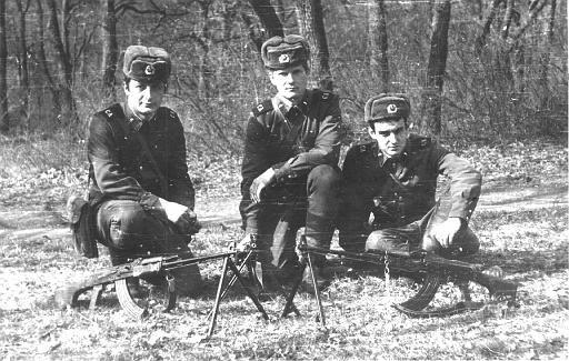 omsv0011.jpg - Основная огневая мощь ОМСВ (Саша Коваль, Жук, Жоффрей)